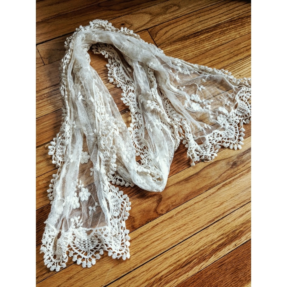 Lace scarf